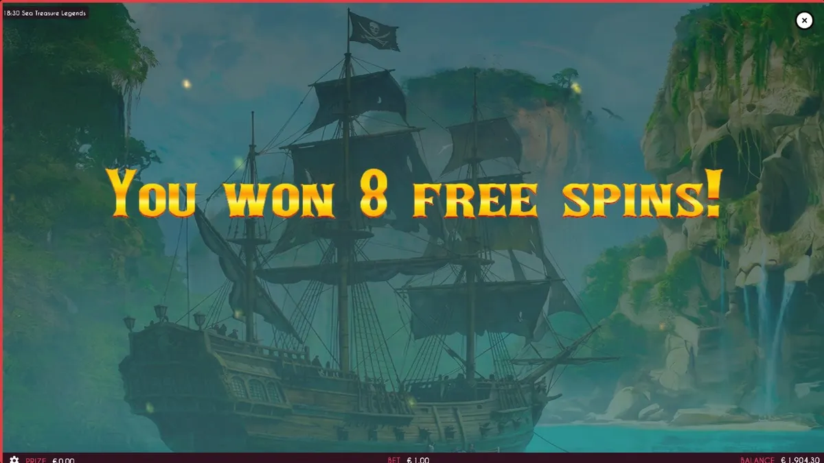 Pemandangan kapal bajak laut di bawah cahaya bulan dalam slot Sea Treasures Legend
